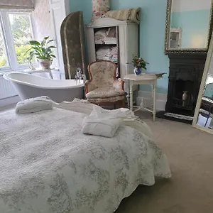 Bed & Breakfast Judy's Private, Cardiff