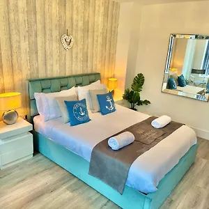 Coastal Vibes - Stunning With King Size Bed And Free Parking - Location And Close To Apartment Bournemouth
